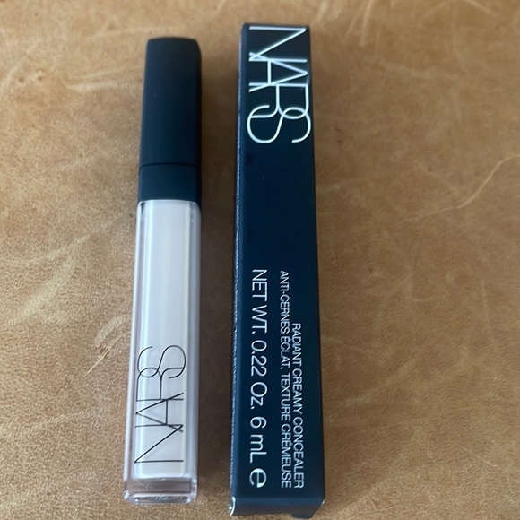 NARS, radiant creamy concealer. Light 1.Chantilly . New . - Picture 3 of 6